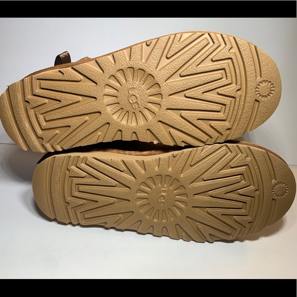 UGG X Louis Vuitton Boots - Picture 4 of 6